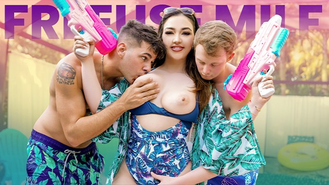Jimmy Michaels, Kai Jaxon i Cassie Lenoir - Macocha Robi Wszystko, co w Jej Mocy, Aby Przekonać Swoich Pasierbów, Aby Nie Wstępowali do Wojska - Porn