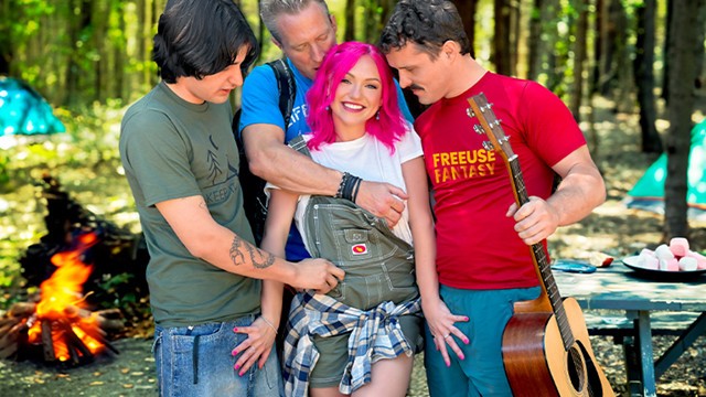 Clarke Kent, Robby Echo, Elias Cash i Gracie Gates - Freeuse Camping Trip Zamienia Się into Dziki Czwórkę Na świeżym Powietrzu - Porn