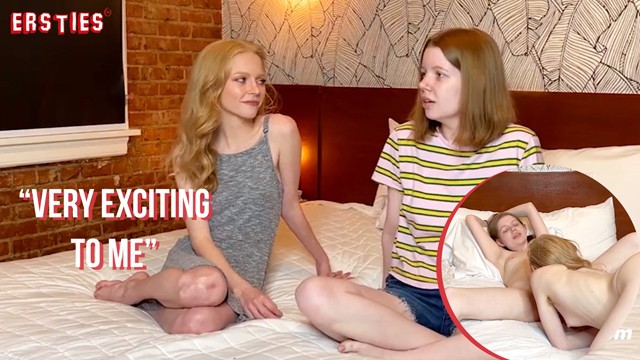 Ersties: Alice Bawi Się Mokrą Cipką Krissy Szklanym Dildem - Porn