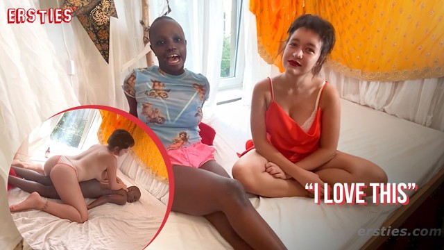 Ersties: Amatorska Para Lesbijek Cieszy Się Seksownym Pocieraniem - Porn