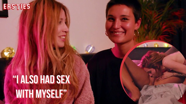 Ersties - Para Lesbijek Na Zmianę Palcuje Się Nawzajem - Porn