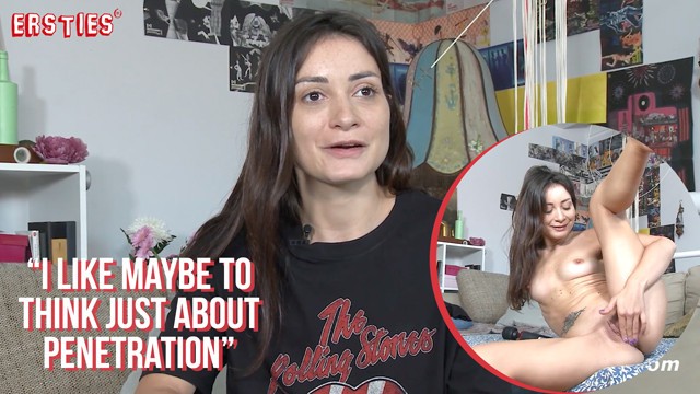 Ersties - Seksowna Brunetka Bawi Się Ze Sobą Przed Użyciem Magicznej Różdżki - Porn