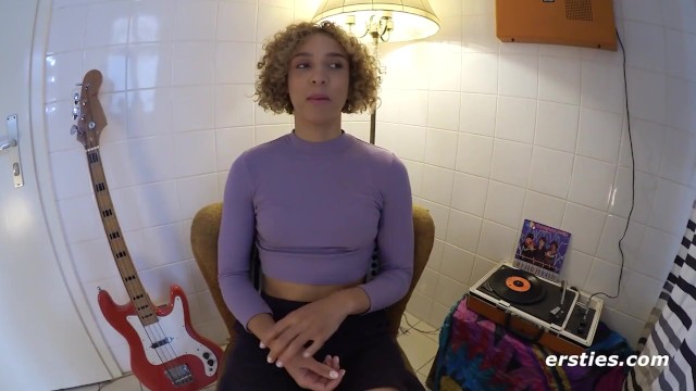 Ersties - Gorące Dziewczyny Tryskają Podczas Lesbijskiego 4way - Porn
