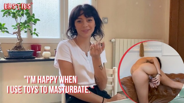 Ersties - Amatorska Laska Bawi Się Swoją Cipką Szklanym Dildem - Porn