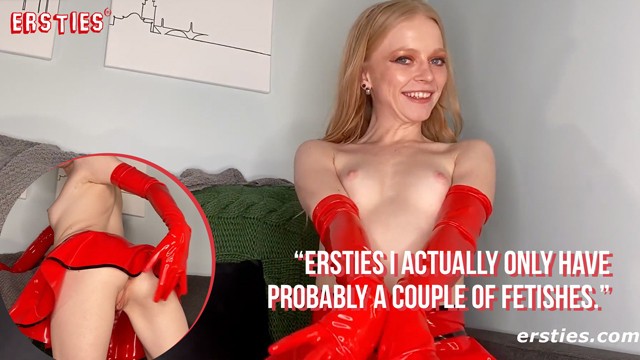 Ersties - Gorąca Blondynka Palce Sama Podczas Noszenia Lateksu - Porn