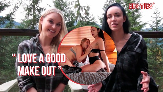 Ersties - Alanna & Nicole Bawią Się Lesbijkami w Domku - Porn