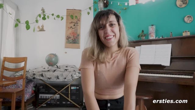 Ada Robi Się Mokra Dla Społeczności Ersties! - Porn