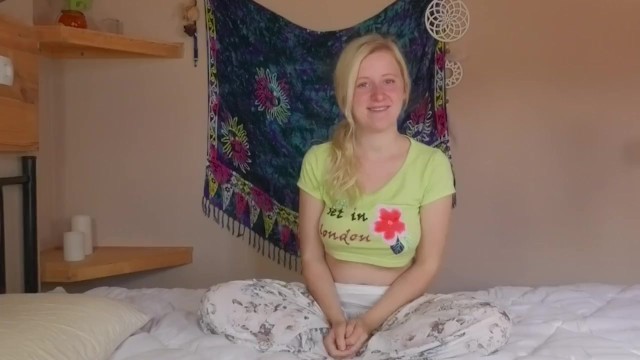 Dieser Lebensnahe Dildo Schenkt Anna Mai Einen Intensiven Höhepunkt - Porn