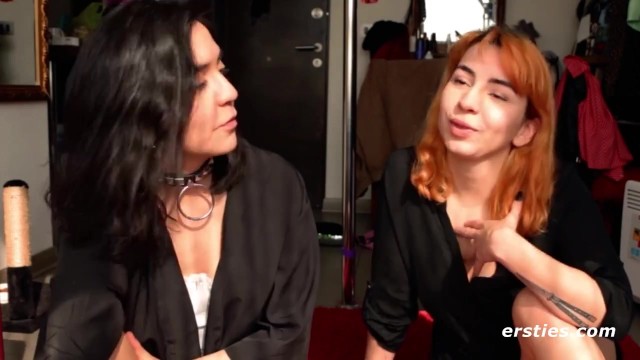 Palenie Gorących Lasek Przygotowuje Się do Seksu - Porn