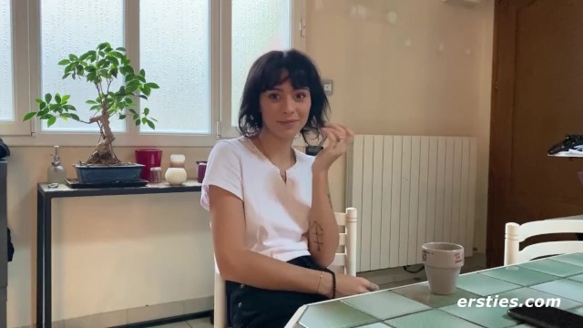 Śliczna Laska Sasha Przygotowuje Się do Masturbacji - Porn