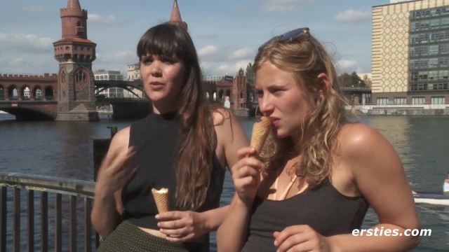 Seksowne Lesbijki Cieszą Się Nawzajem Ogoloną Cipką - Porn