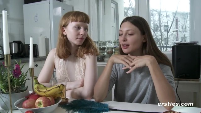 Ersties: Rudowłosa Laska Uwielbia Być Stymulowana Lodem - Porn