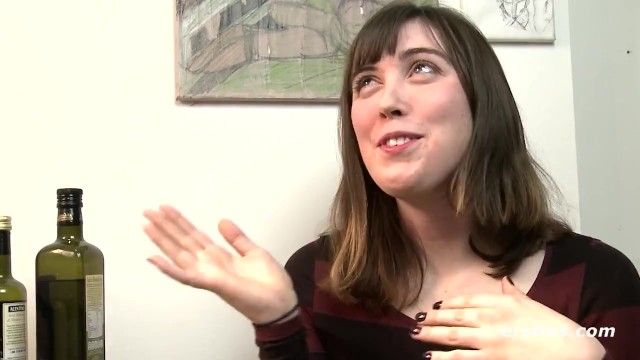 Ersties: Śliczna Amatorka Fiona Bawi Się Swoją Owłosioną Cipką - Porn