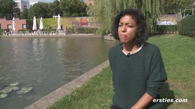 Ersties: Lina Drażni NAS Swoim Seksownym Ciałem, Zanim Zrobi Sobie Palcówkę - Porn